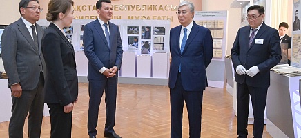 Президент ознакомился с работой Центра изучения материалов политических репрессий ХХ века фото галереи 1